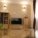 Apartament Delac *