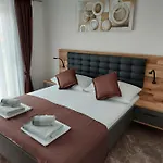 Apartament Delac *
