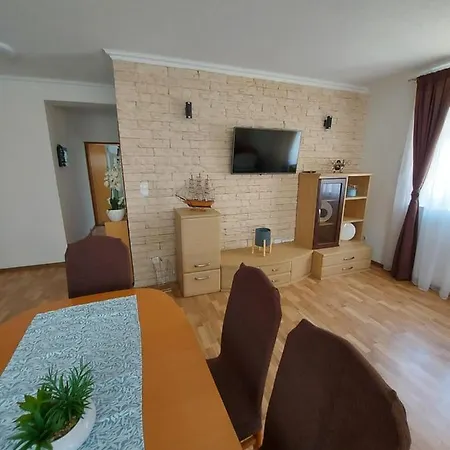 Apartament Delac *