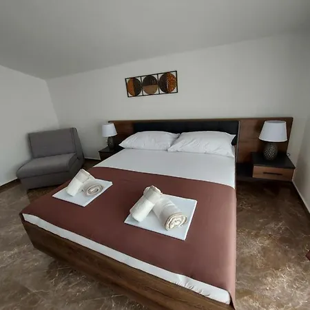 Apartament Delac